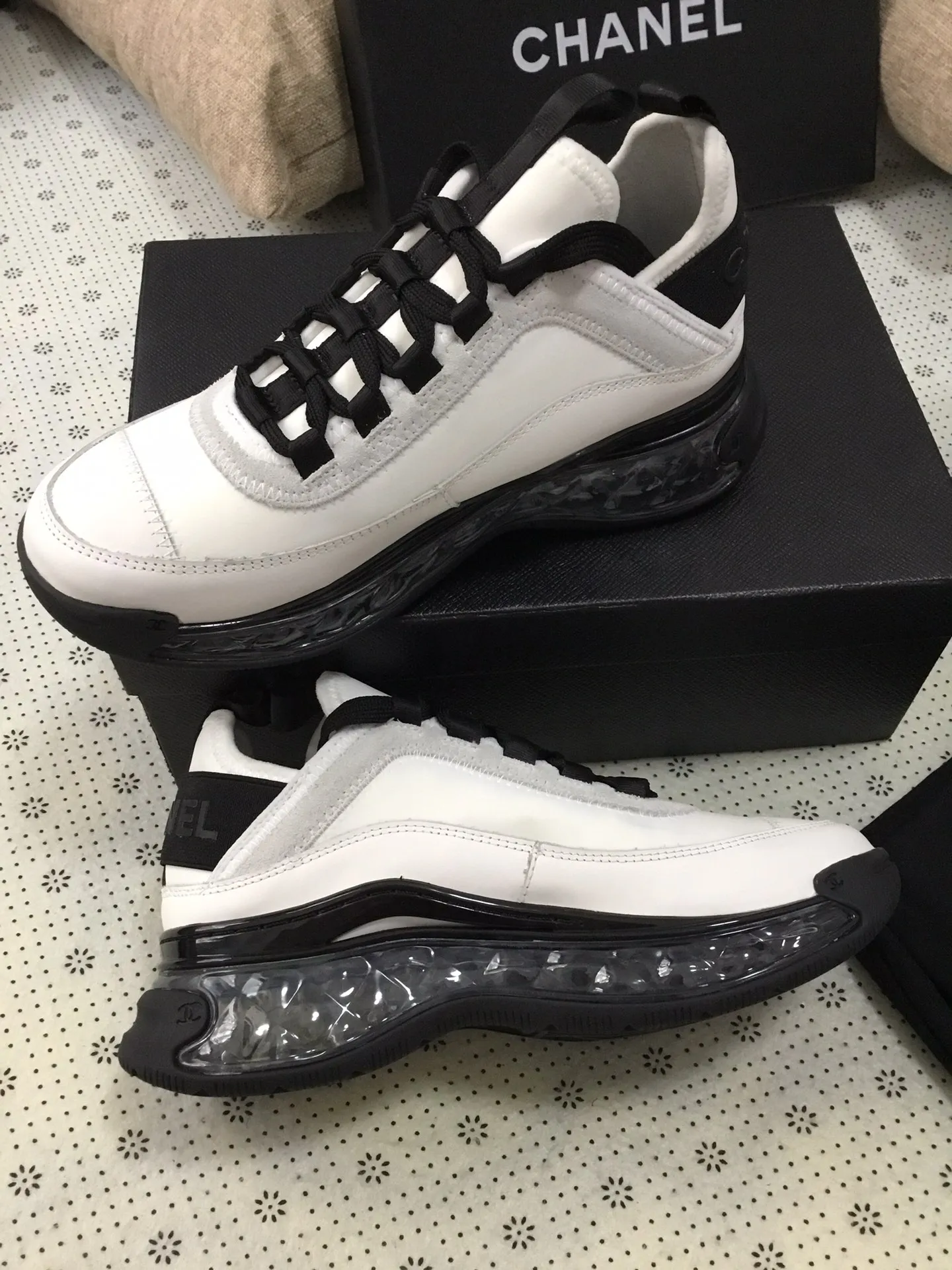 👟👟Ex-factory price 540👟👟 Original CHANEL 2025 Chanel Four Seasons Casual Sports Shoes Original Cover Lasting for Women is made one to one with original lasting technology. Fabric: first layer of silk cowhide with high-elastic lycra and knitted fabric, comfortable and breathable. TPU 3-in-1 ultra-light outsole. Comfortable on the foot. Versatile. Built-in 2 cm brand heightening insole, size: women's 35-41